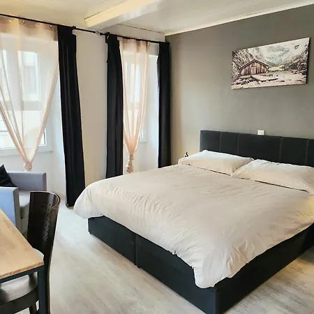 De L'union Bed & Breakfast 3*